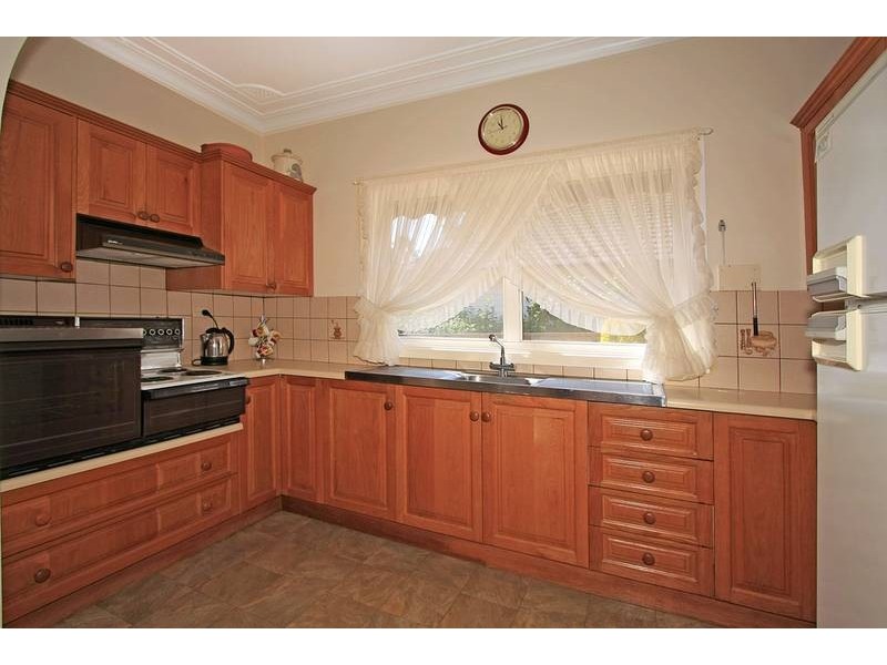 11 Glenelg Street, Sutherland NSW 2232