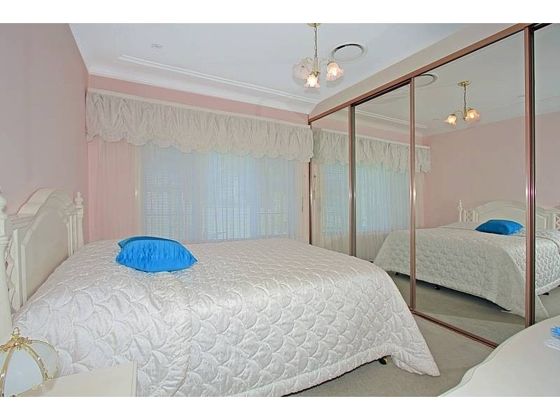 11 Glenelg Street, Sutherland NSW 2232