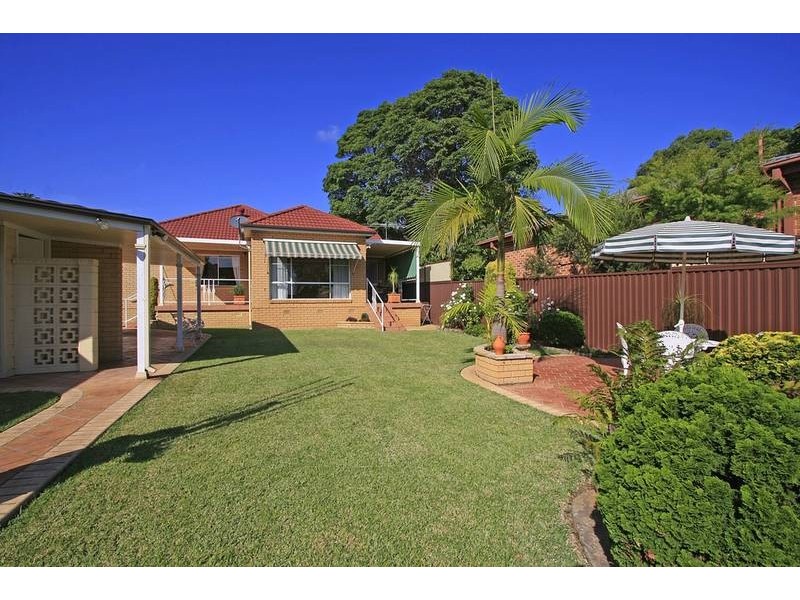 11 Glenelg Street, Sutherland NSW 2232