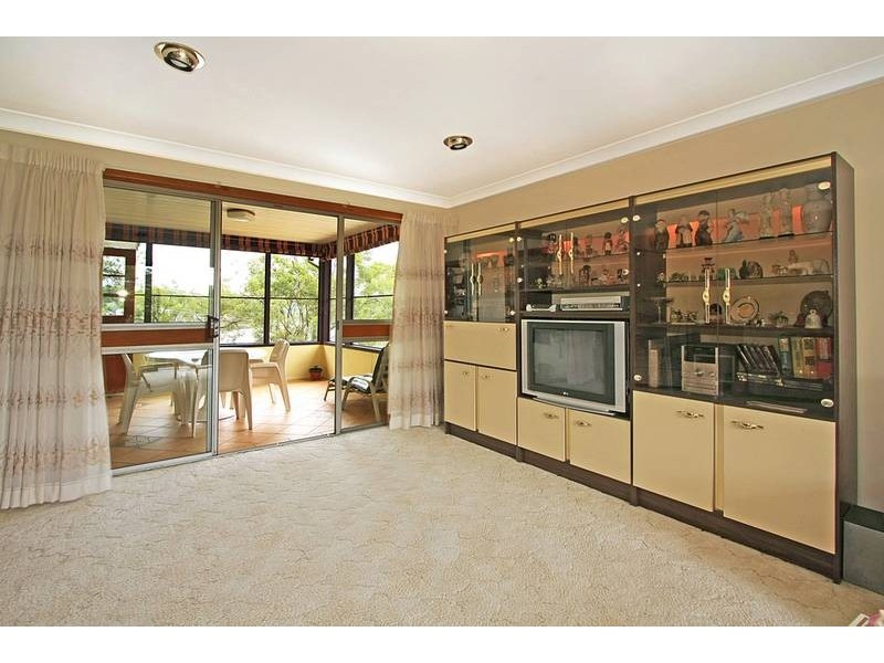 8 Wigens Avenue, Como NSW 2226