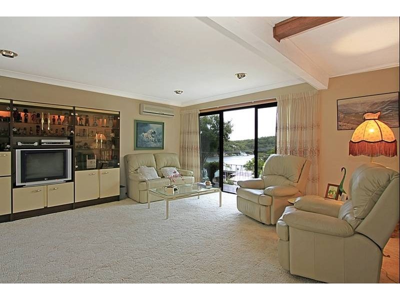 8 Wigens Avenue, Como NSW 2226