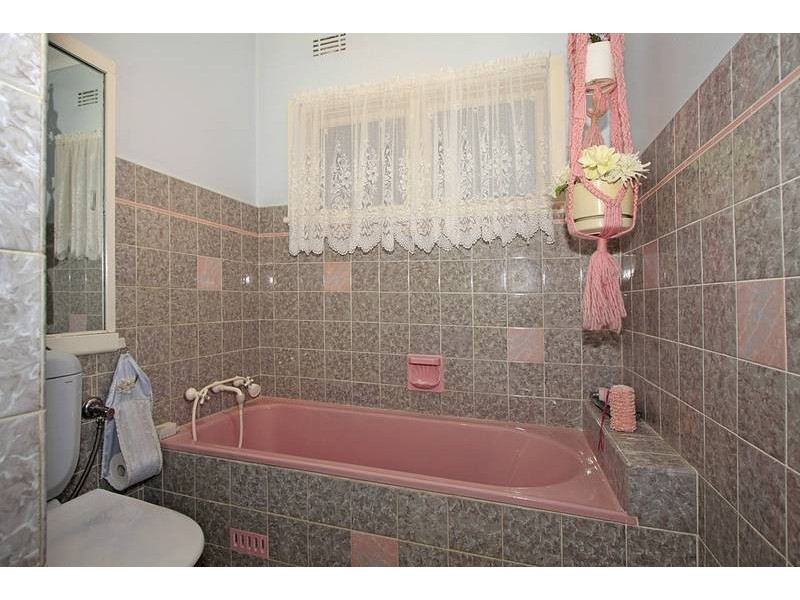 8 Wigens Avenue, Como NSW 2226