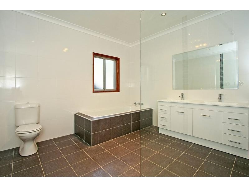 42 Central Avenue, Como NSW 2226