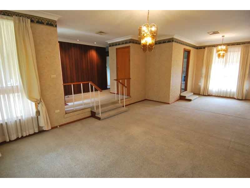 6 Deakin Place, Kirrawee NSW 2232