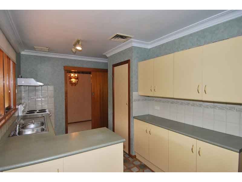 6 Deakin Place, Kirrawee NSW 2232