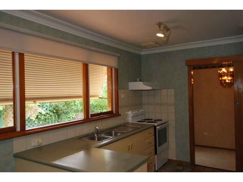 6 Deakin Place, Kirrawee NSW 2232