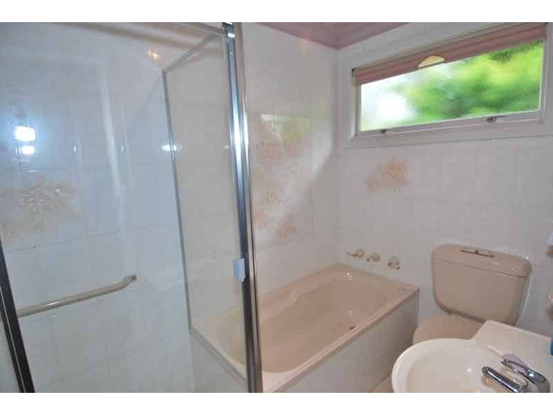 6 Deakin Place, Kirrawee NSW 2232