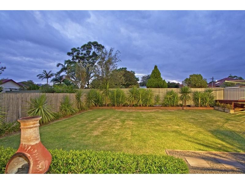 12 Taplan Street, Como NSW 2226