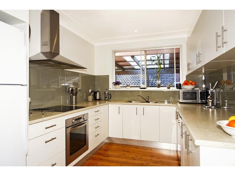8 Mikarie Place, Kirrawee NSW 2232