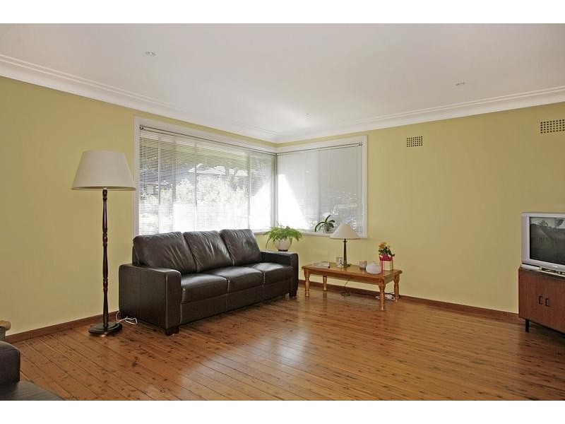 8 Mikarie Place, Kirrawee NSW 2232