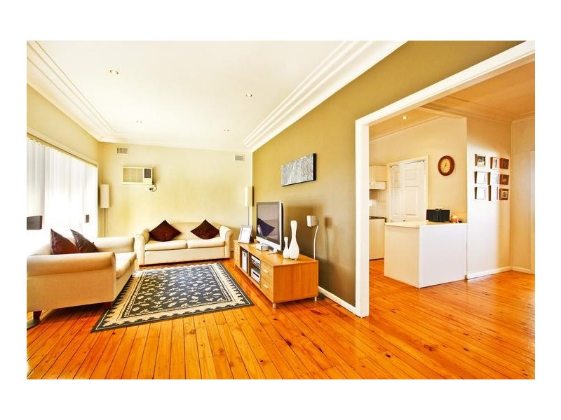 38 Acacia Road (near Moira Street), Kirrawee NSW 2232