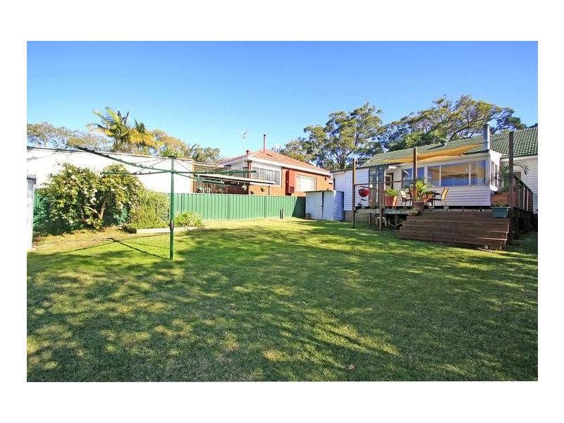 38 Acacia Road (near Moira Street), Kirrawee NSW 2232