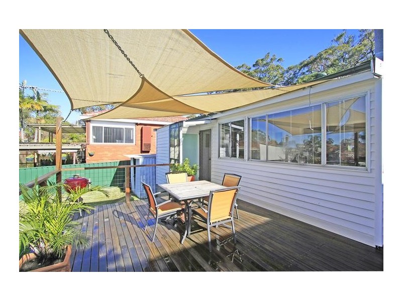 38 Acacia Road (near Moira Street), Kirrawee NSW 2232