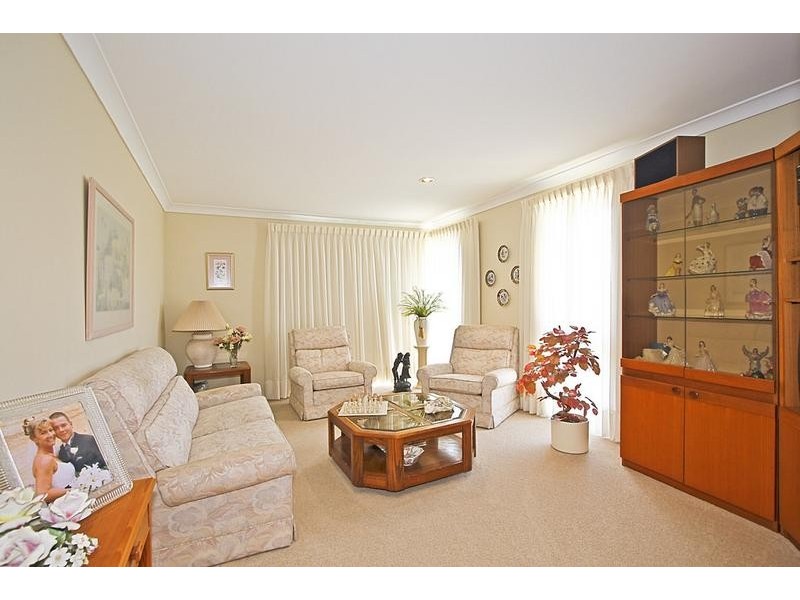 38 Oak Rd, Kirrawee NSW 2232