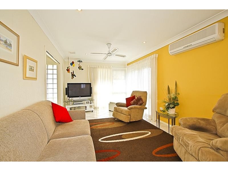 38 Oak Rd, Kirrawee NSW 2232