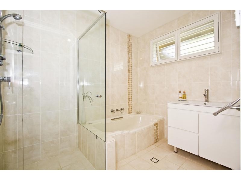 38 Oak Rd, Kirrawee NSW 2232