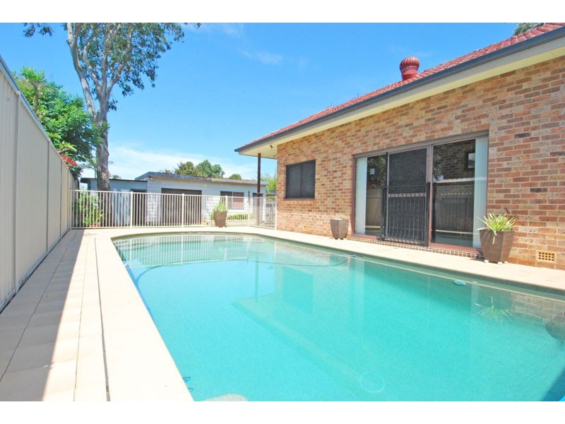 16 Girraween Avenue, Como NSW 2226