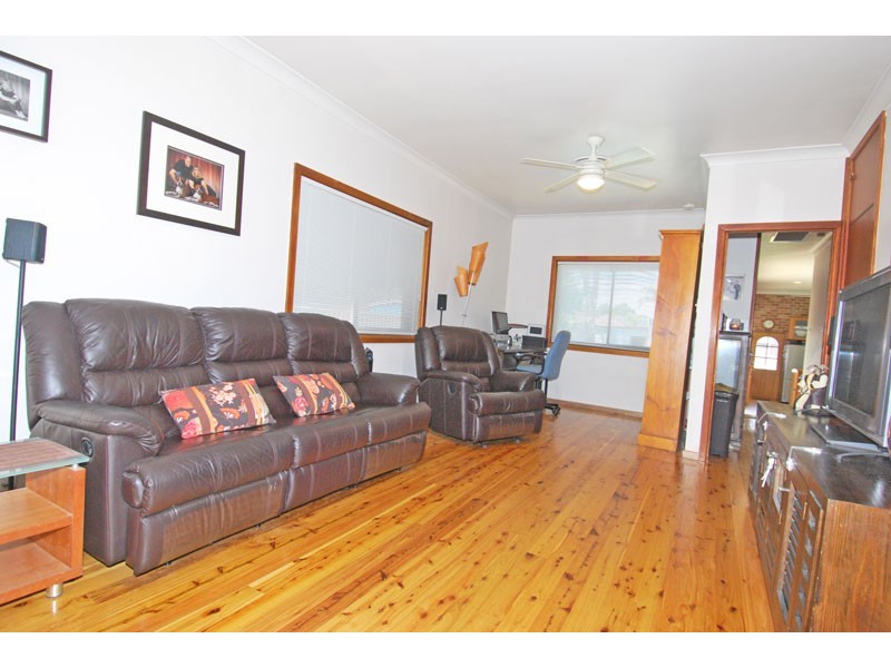 16 Girraween Avenue, Como NSW 2226