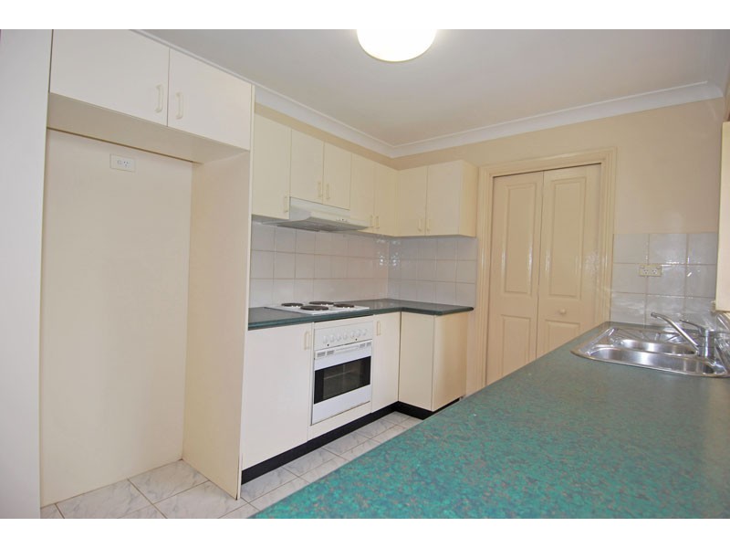 2/80-82 Flora Street, Kirrawee NSW 2232