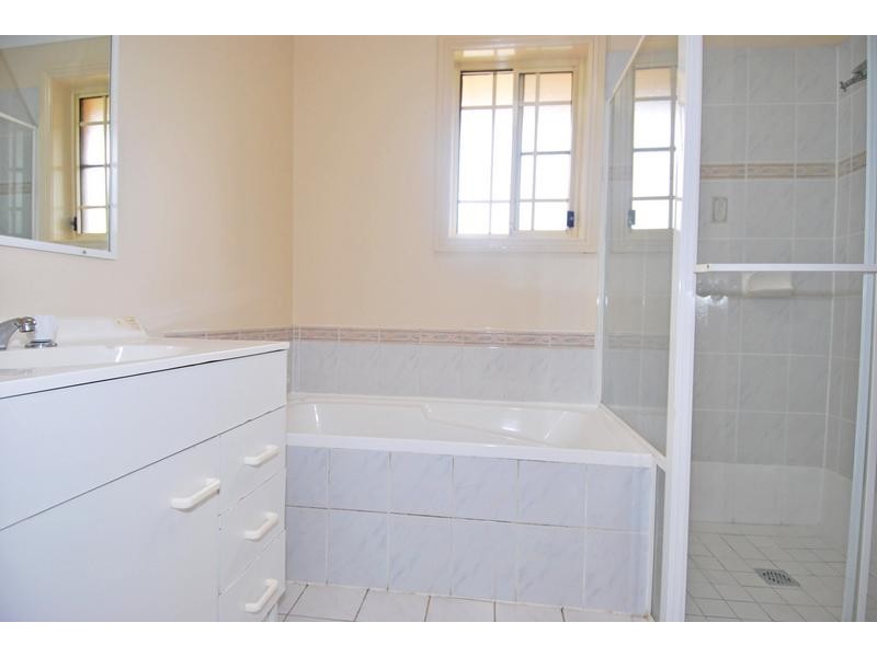 2/80-82 Flora Street, Kirrawee NSW 2232