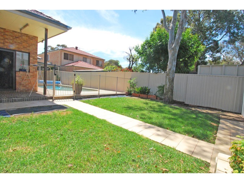 16 Girraween Avenue, Como NSW 2226