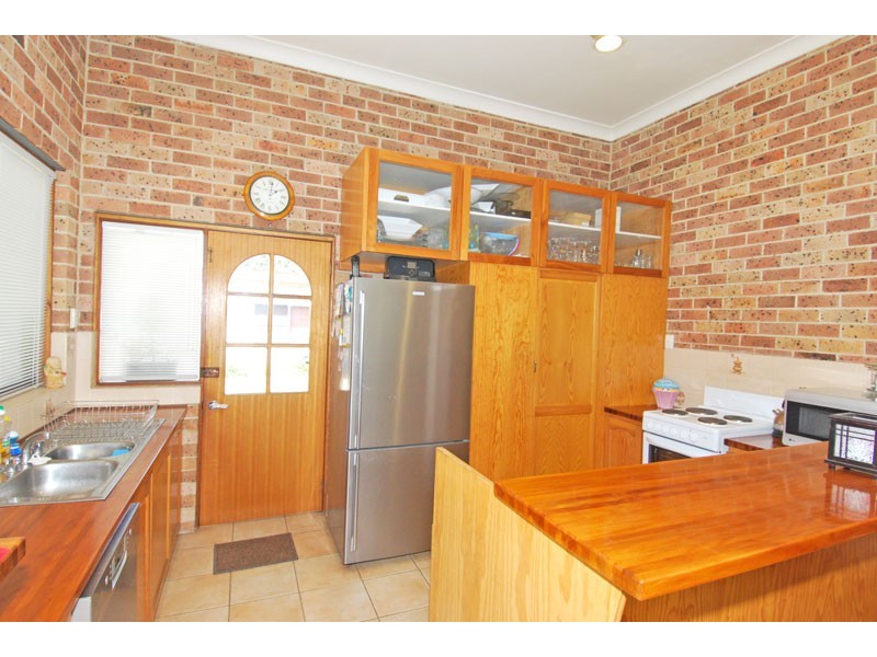 16 Girraween Avenue, Como NSW 2226