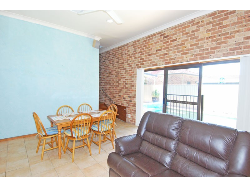 16 Girraween Avenue, Como NSW 2226