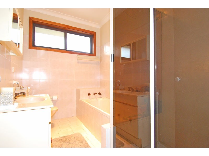 16 Girraween Avenue, Como NSW 2226