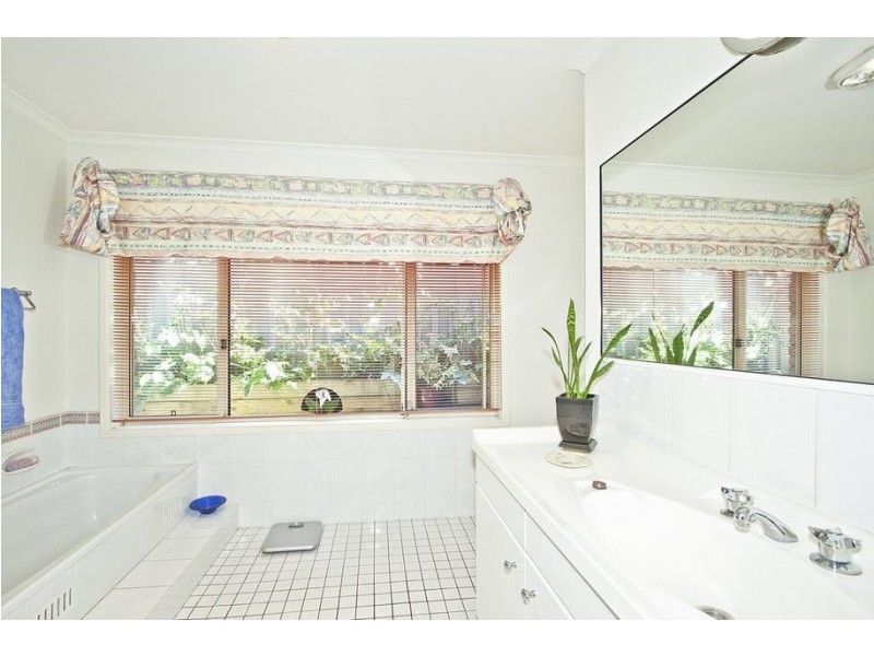 11 Binya Place, Como NSW 2226