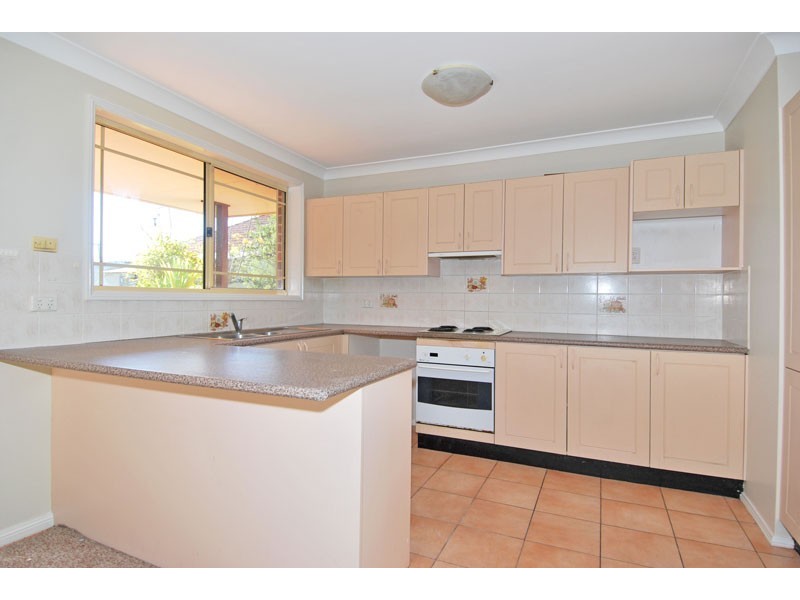 2/109 Oak Road, Kirrawee NSW 2232