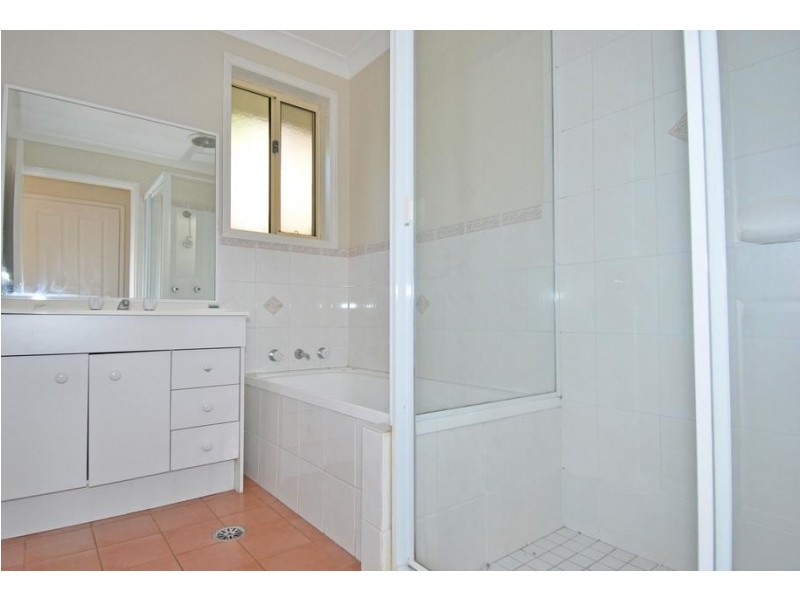 2/109 Oak Road, Kirrawee NSW 2232