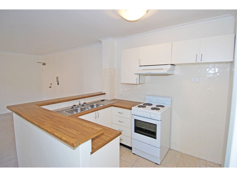 8/125 Oak Road, Kirrawee NSW 2232