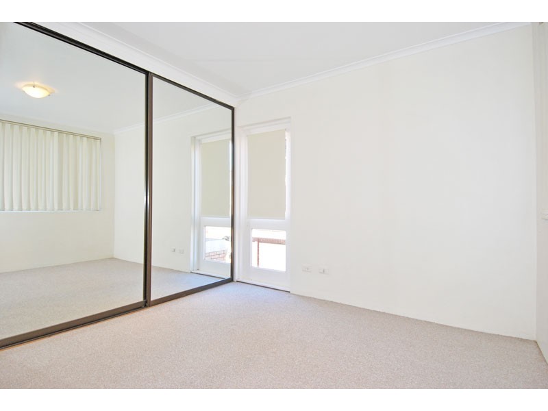 8/125 Oak Road, Kirrawee NSW 2232