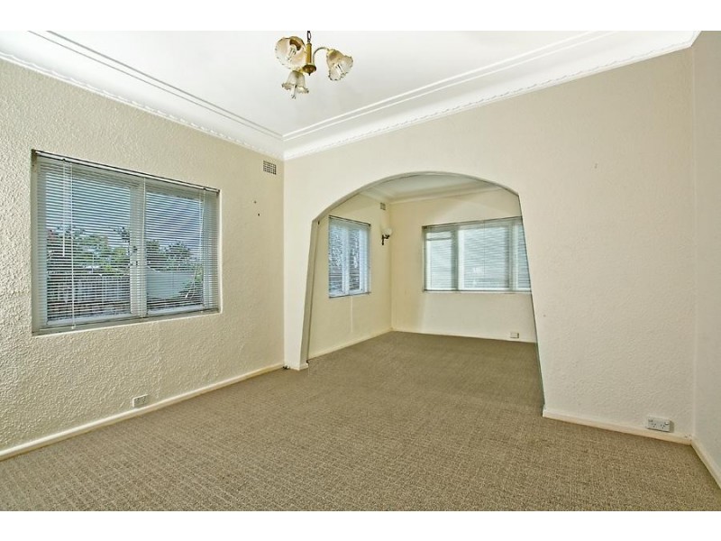 9 Girraween Avenue, Como NSW 2226
