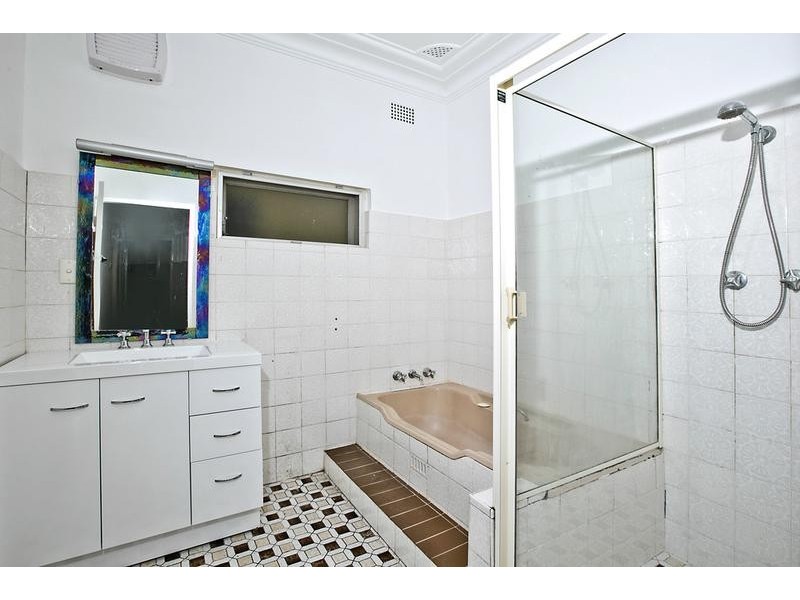 9 Girraween Avenue, Como NSW 2226