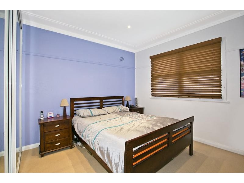 93 Oak Road, Kirrawee NSW 2232