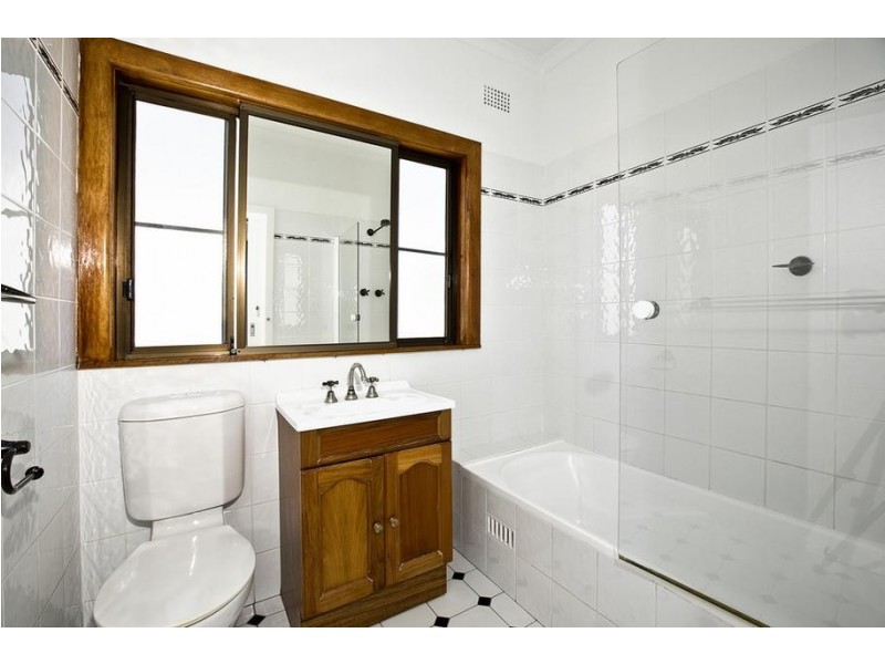 43 Wollun Street, Como NSW 2226