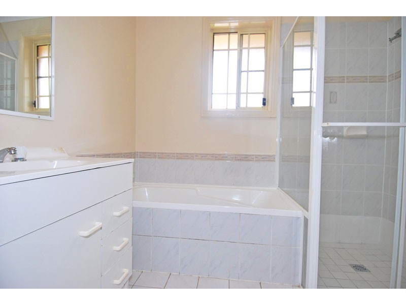 2/80-82 Flora Street, Kirrawee NSW 2232