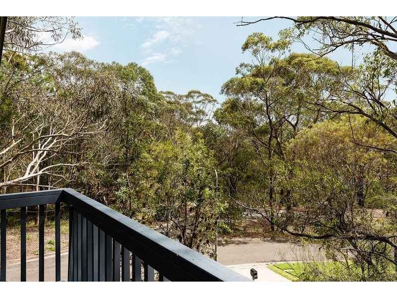 8 Fremantle Place, Yarrawarrah NSW 2233