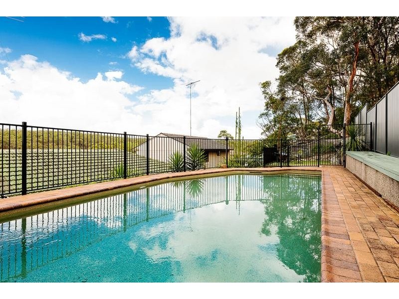 11 Meehan Place, Kirrawee NSW 2232