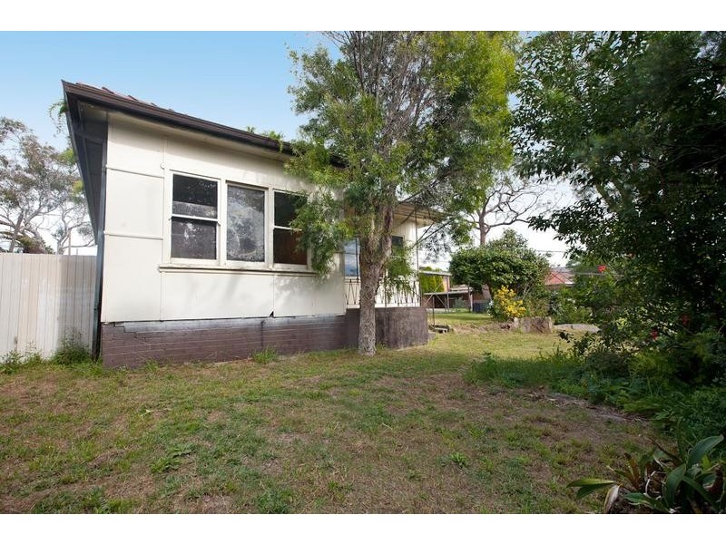 18 Wollun Street, Como NSW 2226