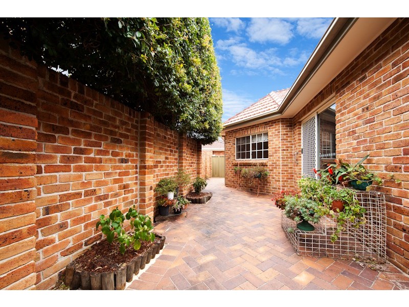 2/346 Forest Road, Kirrawee NSW 2232