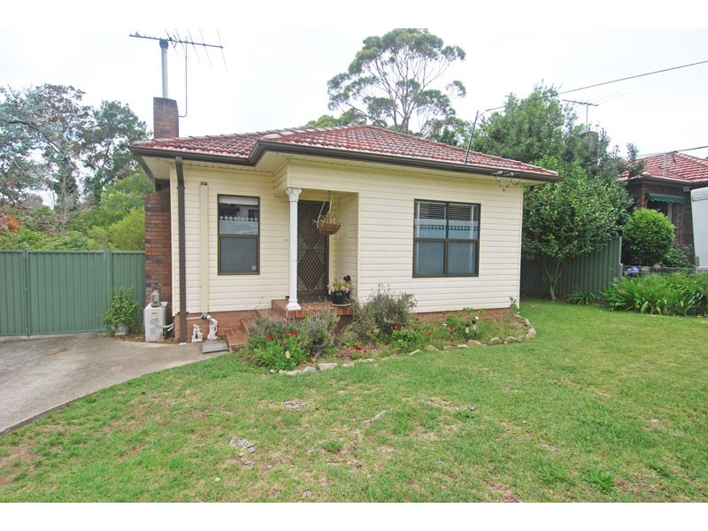 38 Oakwood Street, Sutherland NSW 2232