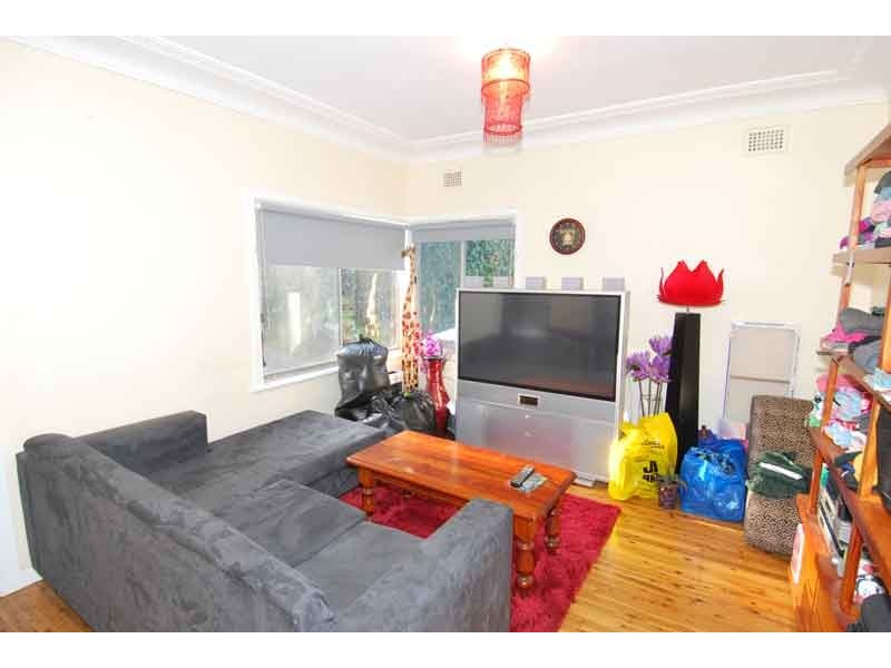 44 Toronto Parade, Sutherland NSW 2232