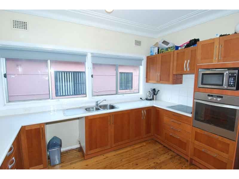 44 Toronto Parade, Sutherland NSW 2232