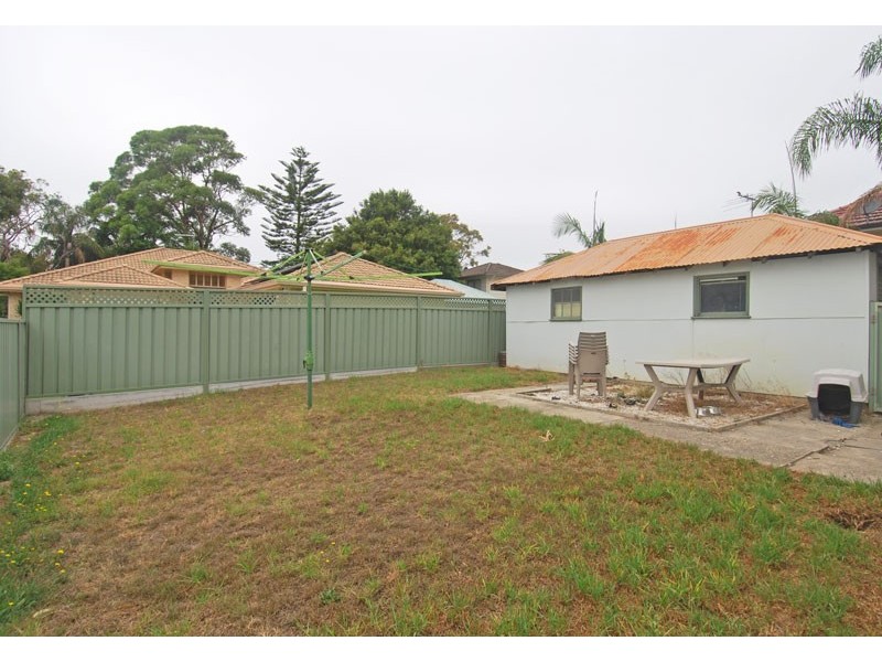 8 Auburn Street, Sutherland NSW 2232