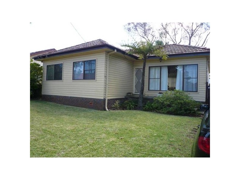 15 Lowana Avenue, Kirrawee NSW 2232