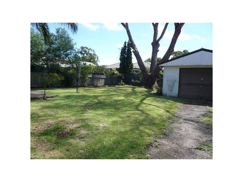 15 Lowana Avenue, Kirrawee NSW 2232