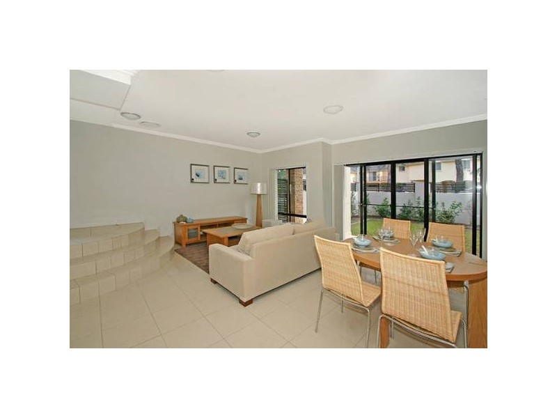 2/8-12 Taylor Close, Miranda NSW 2228