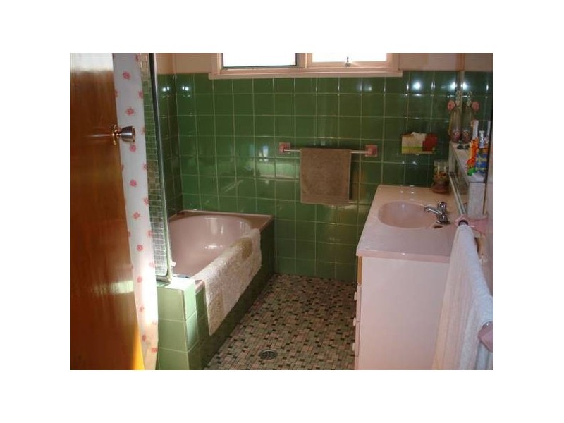 Woronora Crescent, Como NSW 2226